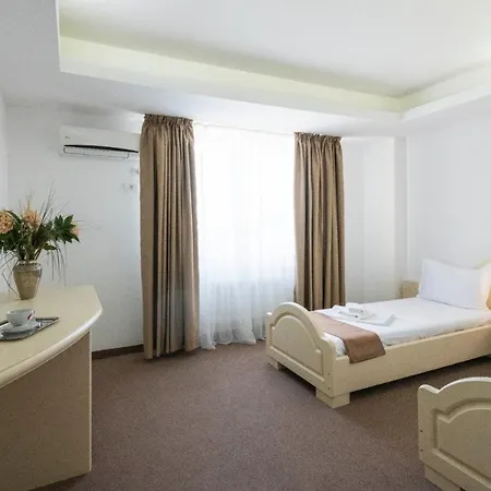 Randy Готель 4*