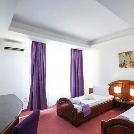 Randy Готель Констанца